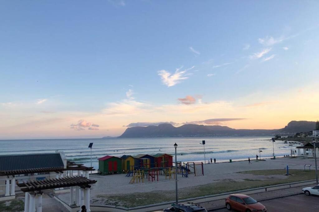 At The Beach - Muizenberg Cape Town Exterior foto