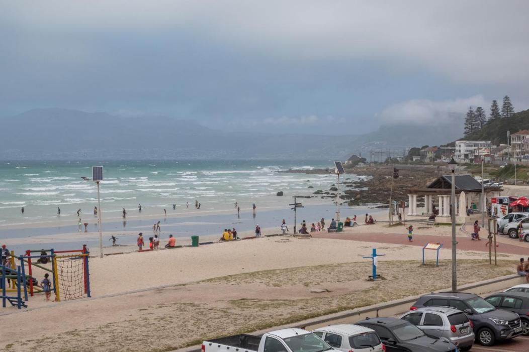 At The Beach - Muizenberg Cape Town Exterior foto